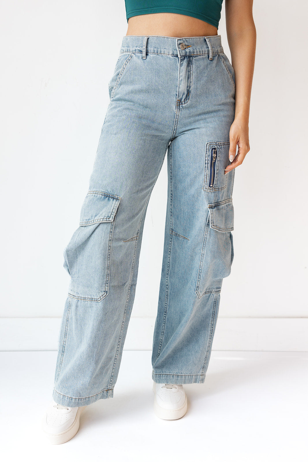 mode, low rise cargo jeans