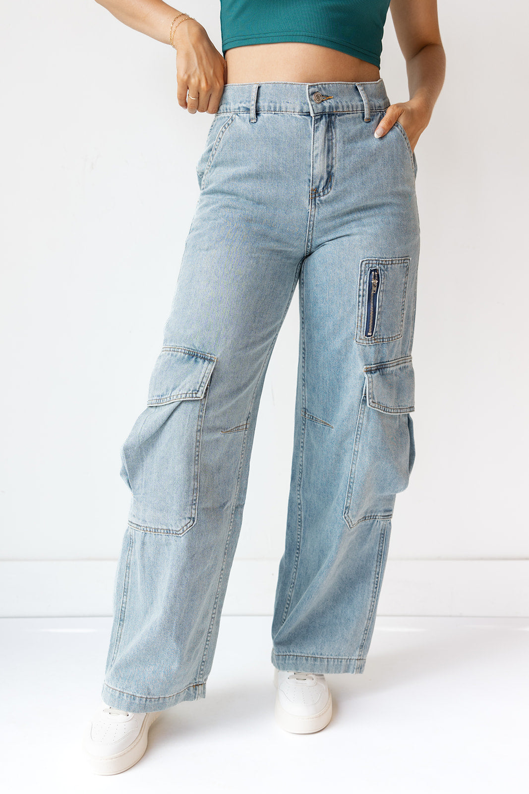mode, low rise cargo jeans