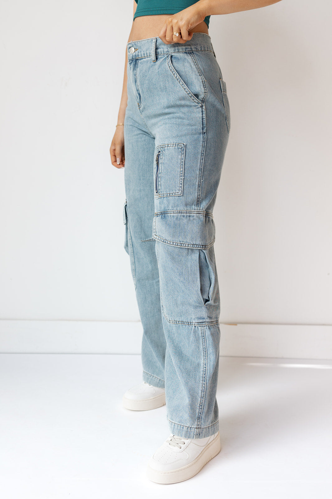 mode, low rise cargo jeans