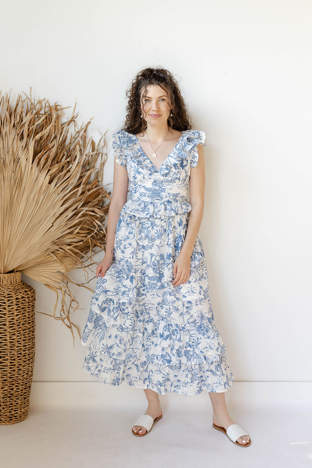 mode, somewhere with a beach dress