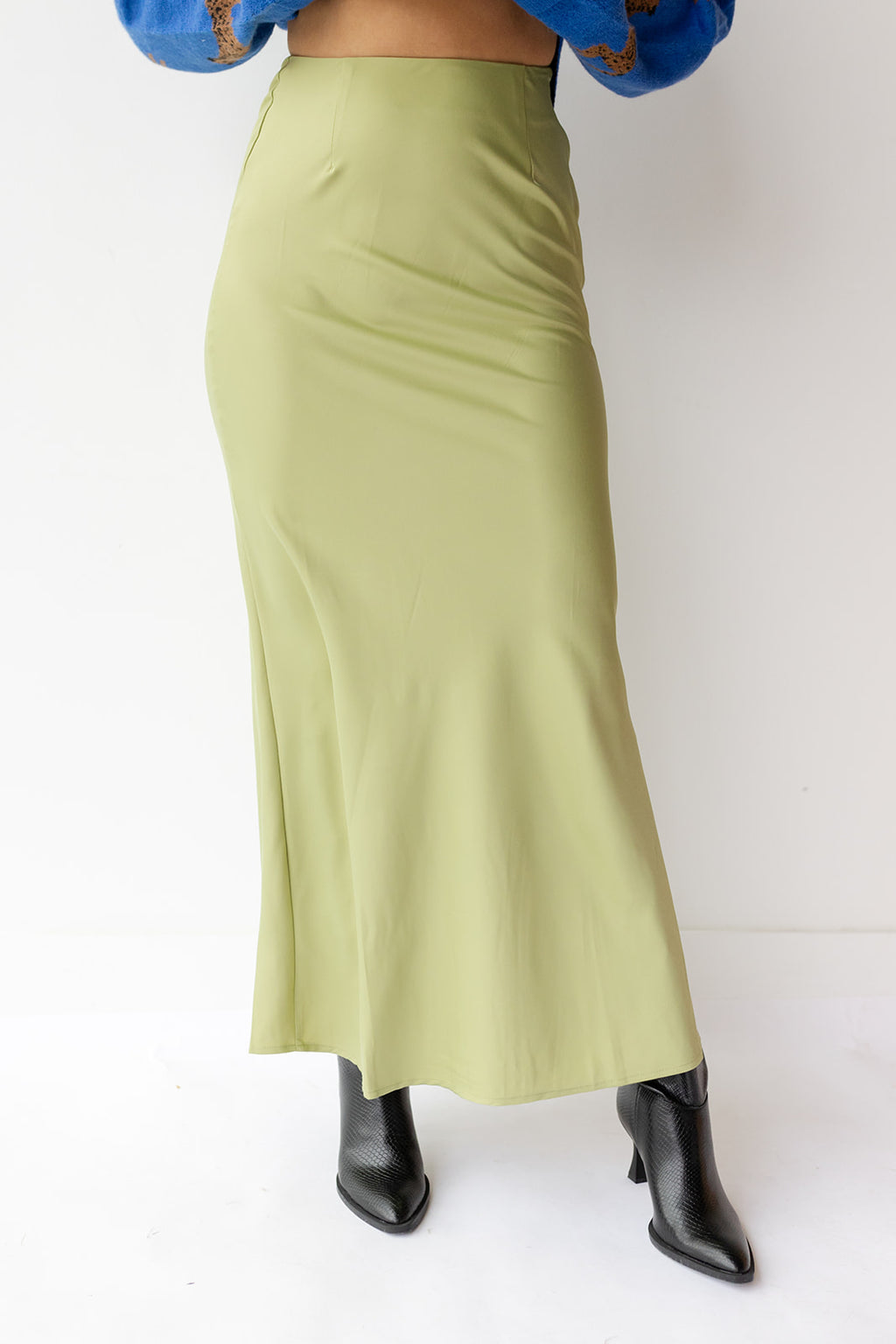 mode, french satin fishtail skirt
