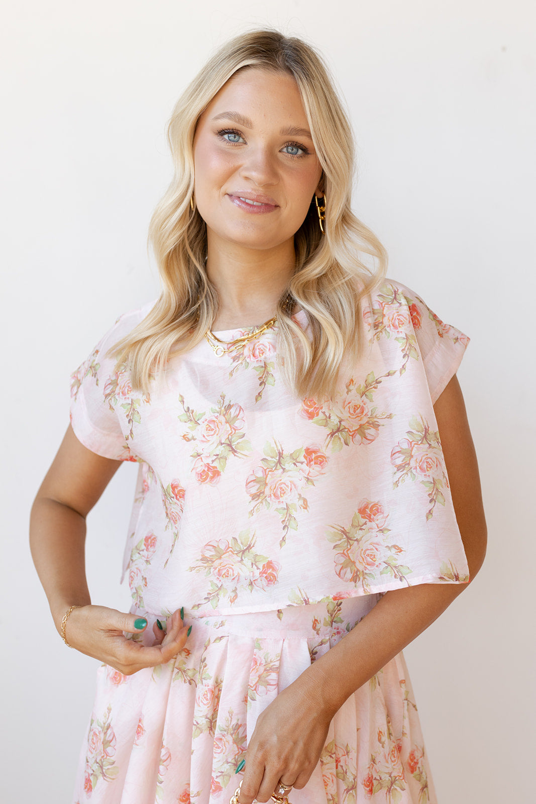 mode, kinley floral crop top