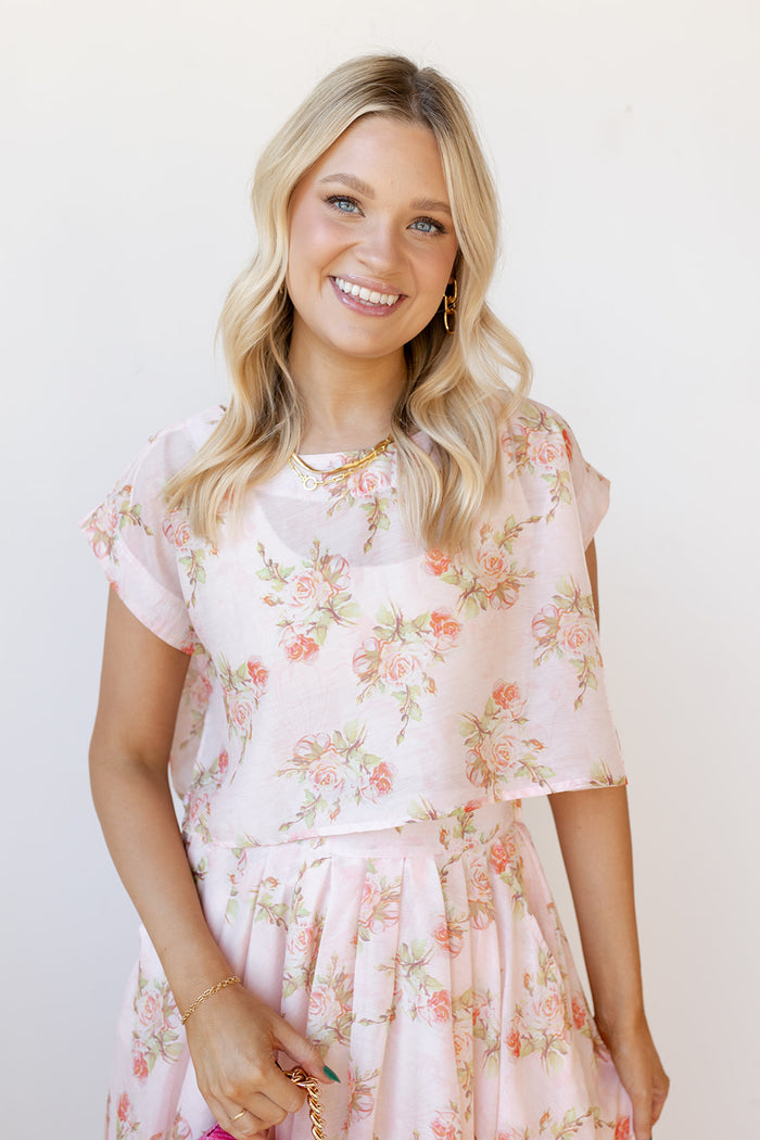 mode, kinley floral crop top