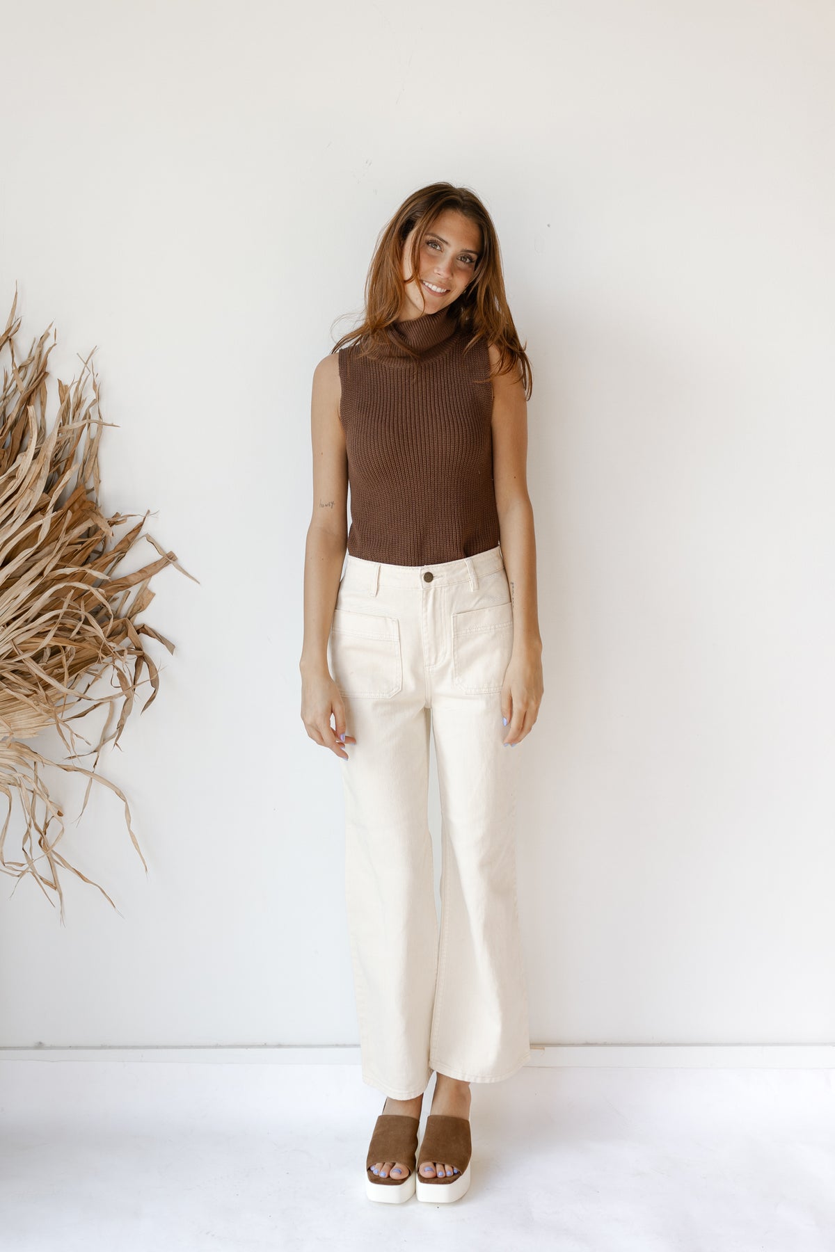 mode, turtleneck knit sleeveless top