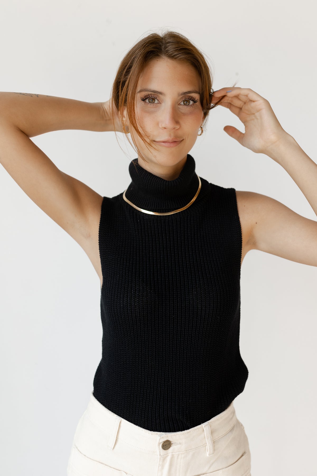 mode, turtleneck knit sleeveless top