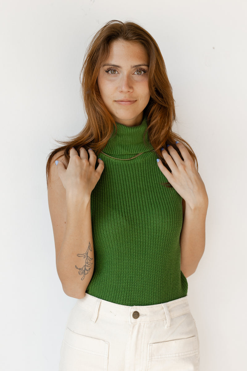 mode, turtleneck knit sleeveless top