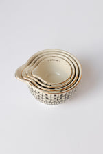 mode, nyomi measuring cups, black + white