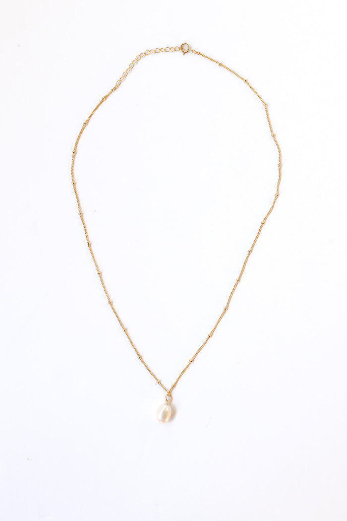 mode, dotted pearl necklace