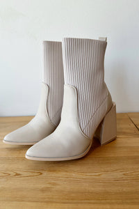mode, zori sock boots