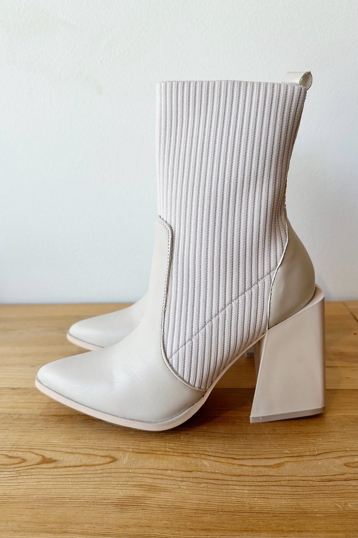 mode, zori sock boots