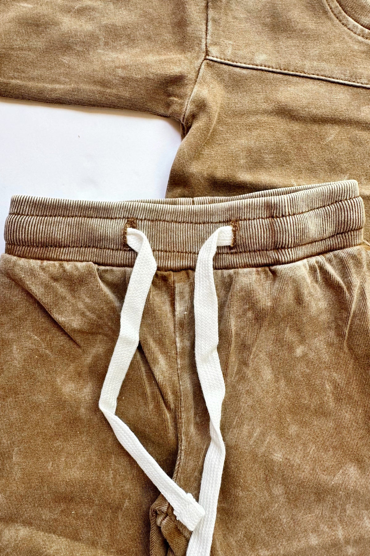 mode, dusty jogger set