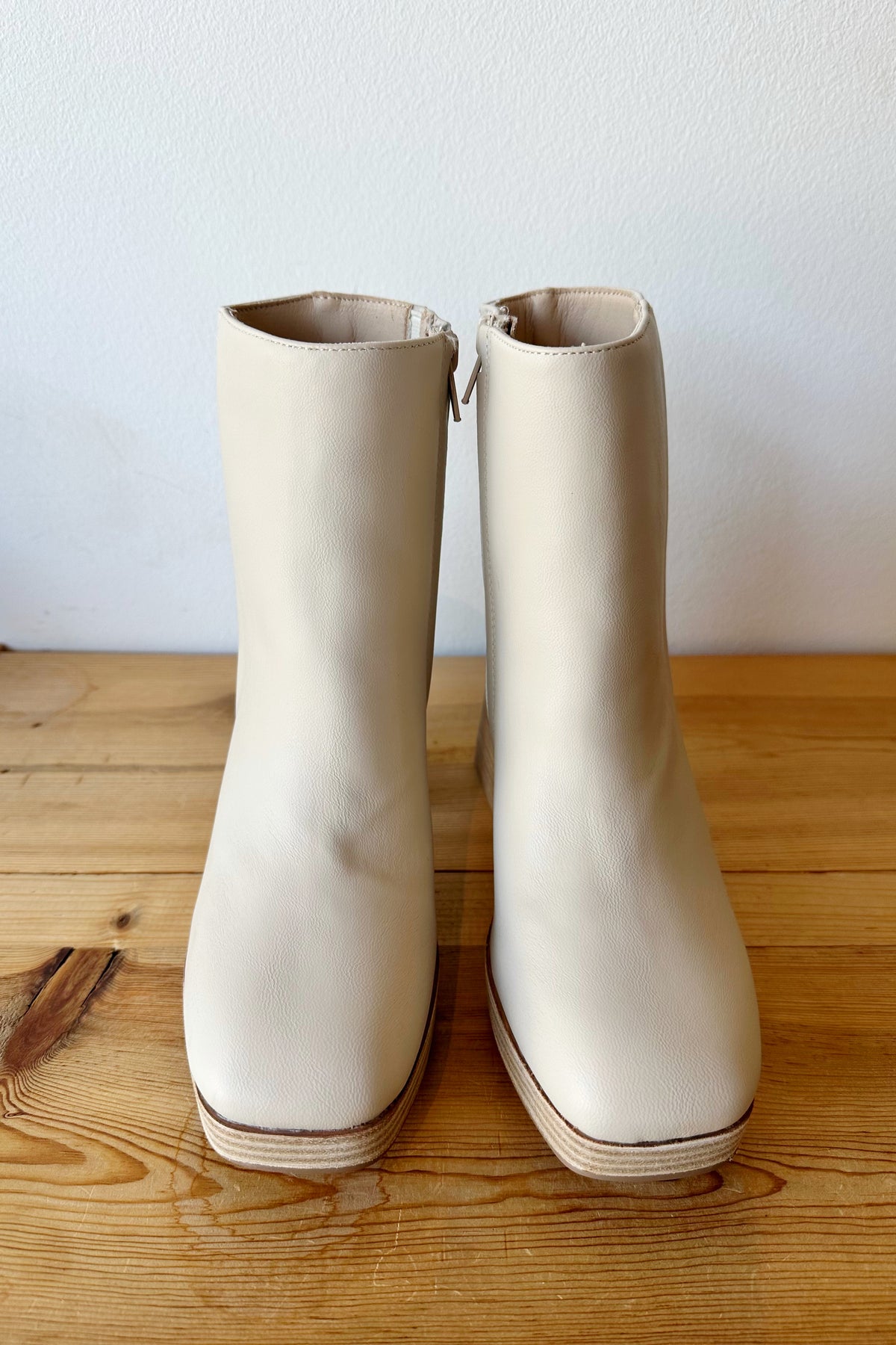 mode, shakira boots