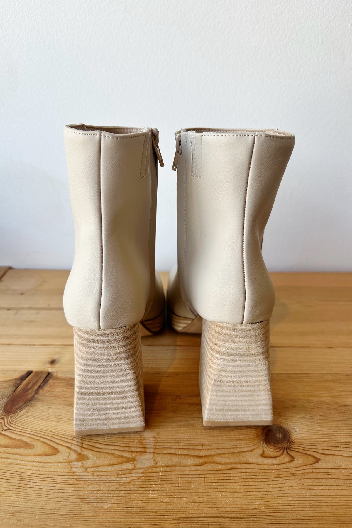 mode, shakira boots