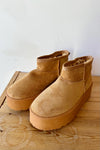 mode, chicago cozy boots