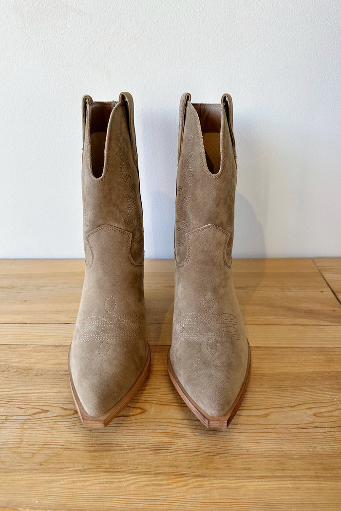 mode, nelly boot