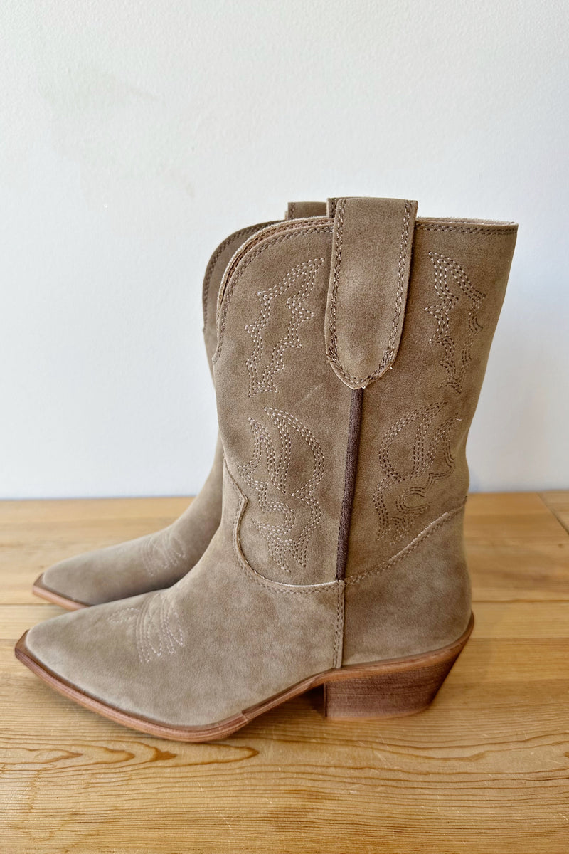 mode, nelly boot