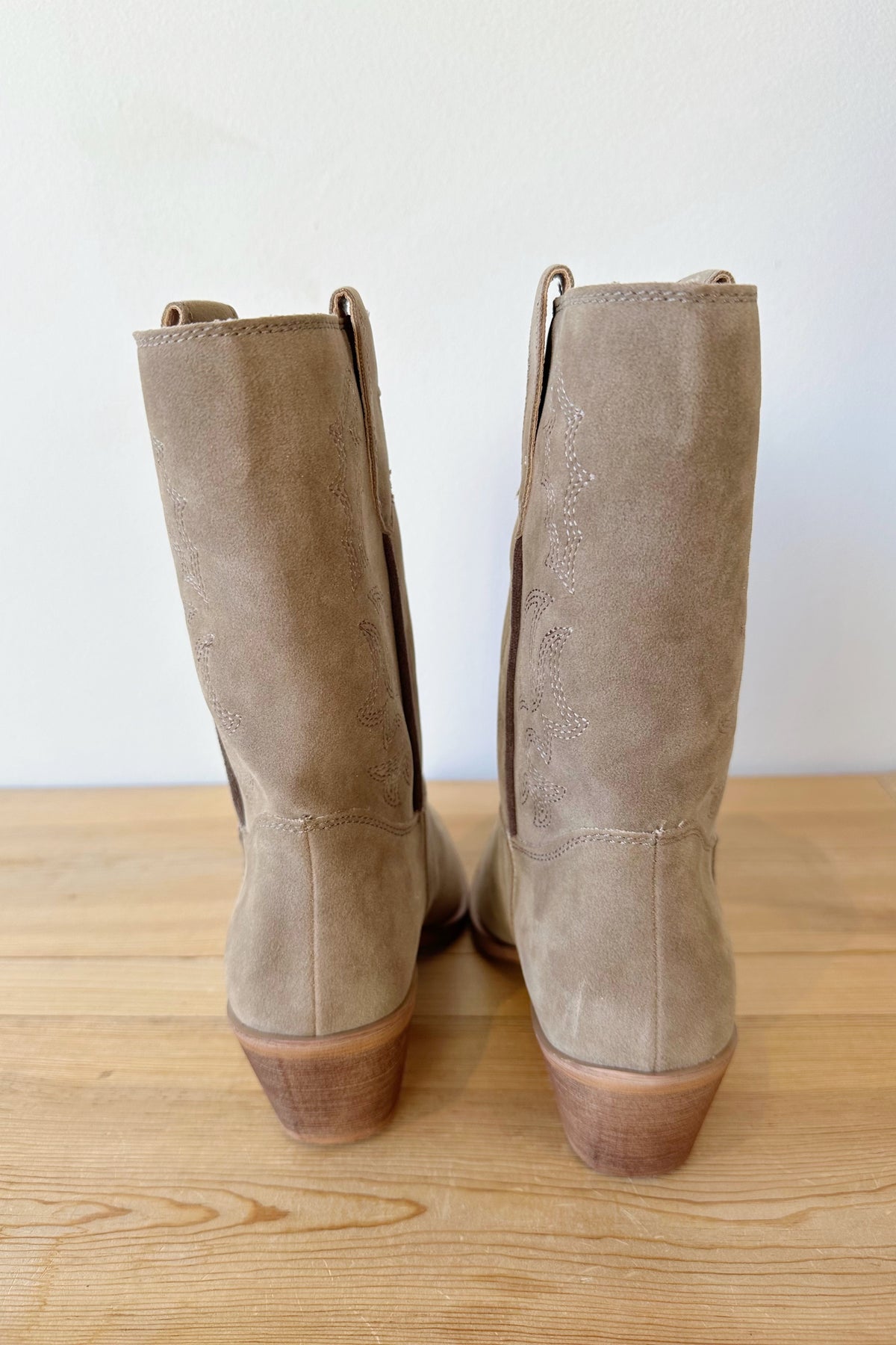 mode, nelly boot