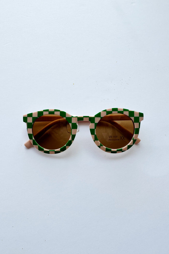 mode, retro groovy kids sunnies