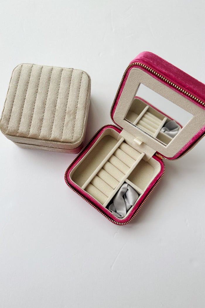 mode, velvet vibes jewelry box, hot pink