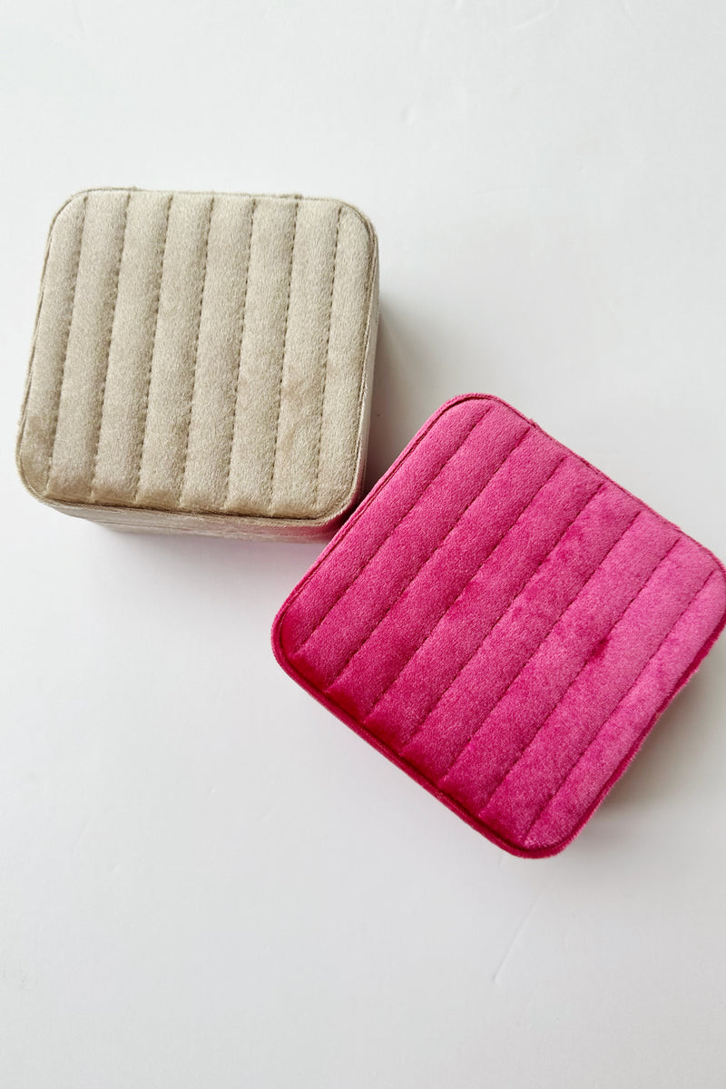 mode, velvet vibes jewelry box, beige