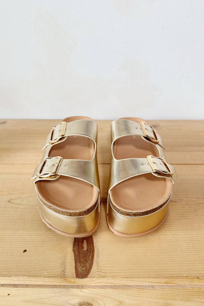 mode, breaking rules flatform sandal