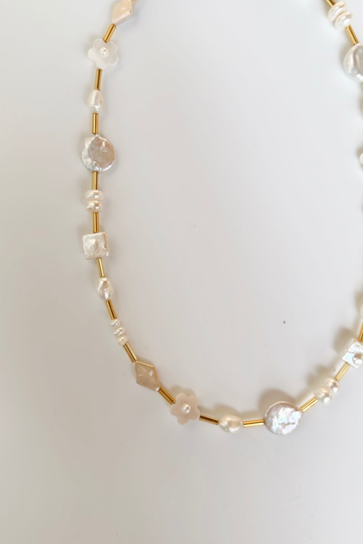 mode, pearl beaded necklace