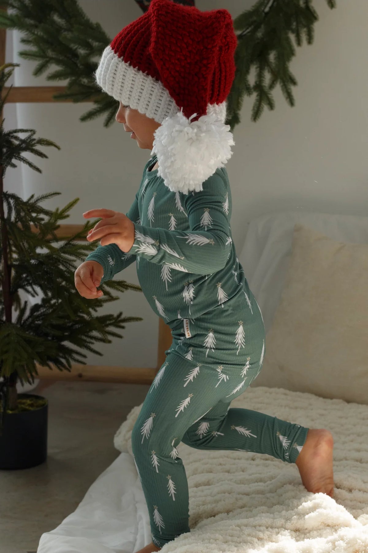 mode, christmas tree pajamas