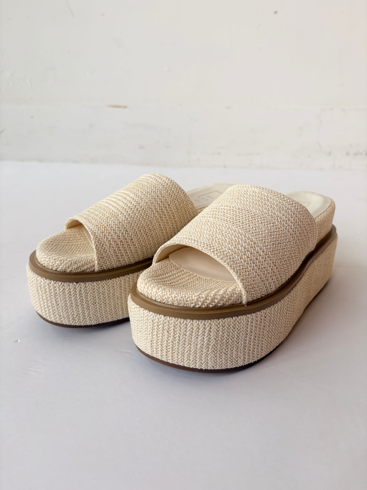 lexie flatform sandal