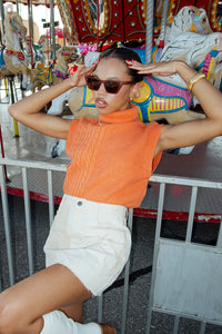 mode, thea turtleneck sweater vest