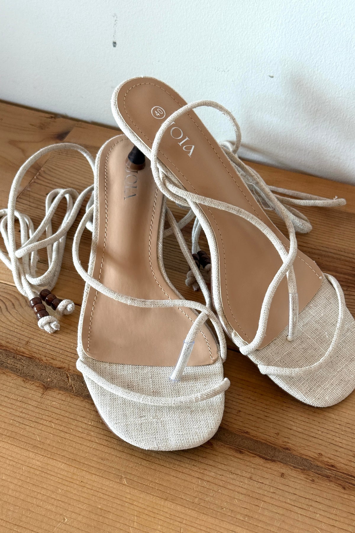 Elegance lace up heel