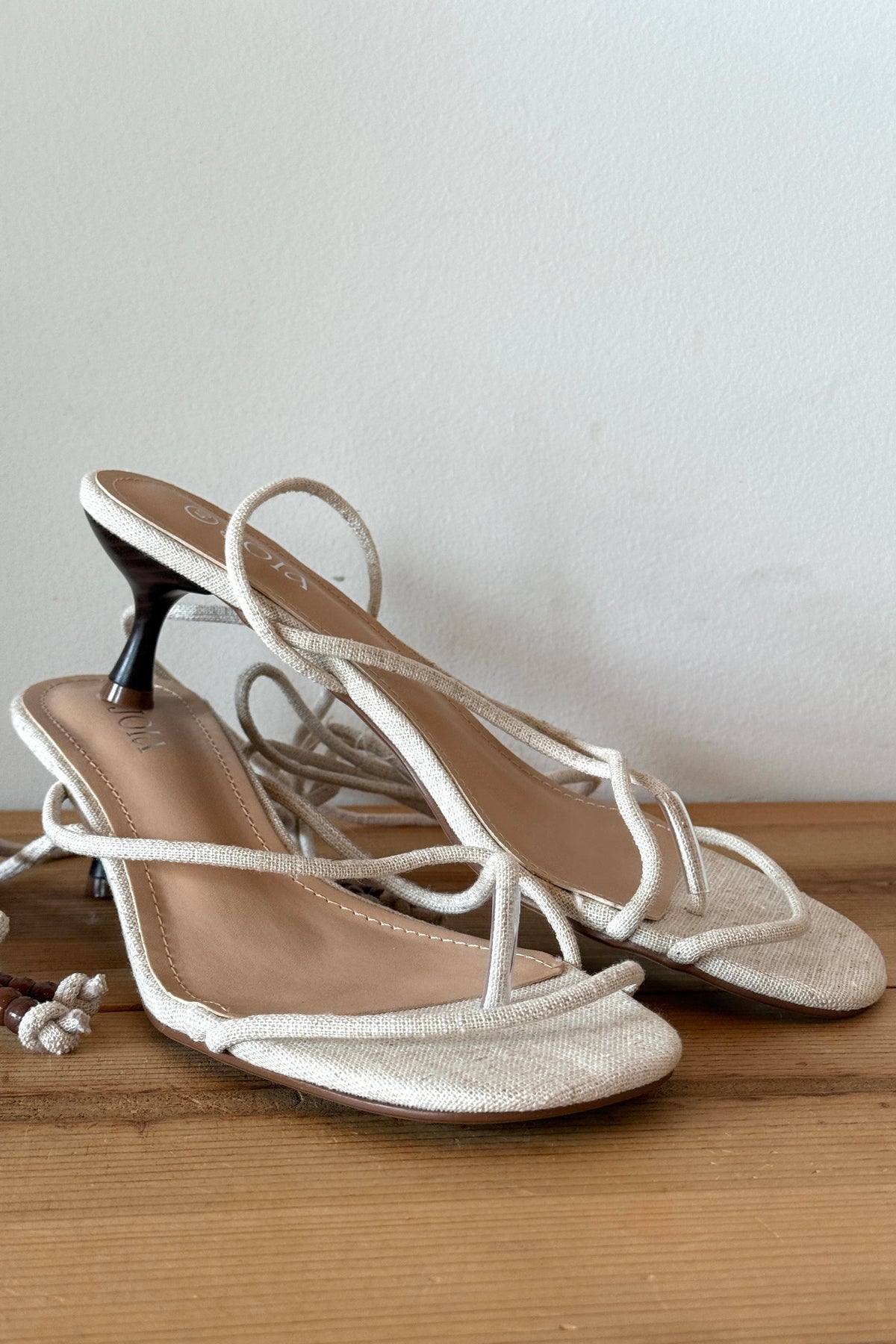 Elegance lace up heel