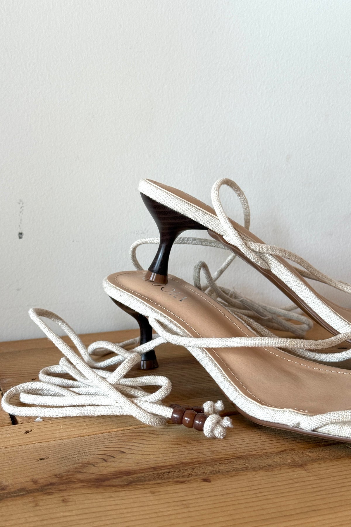 Elegance lace up heel