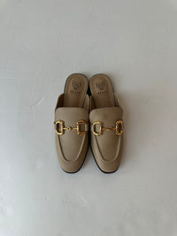 vivian flat mule