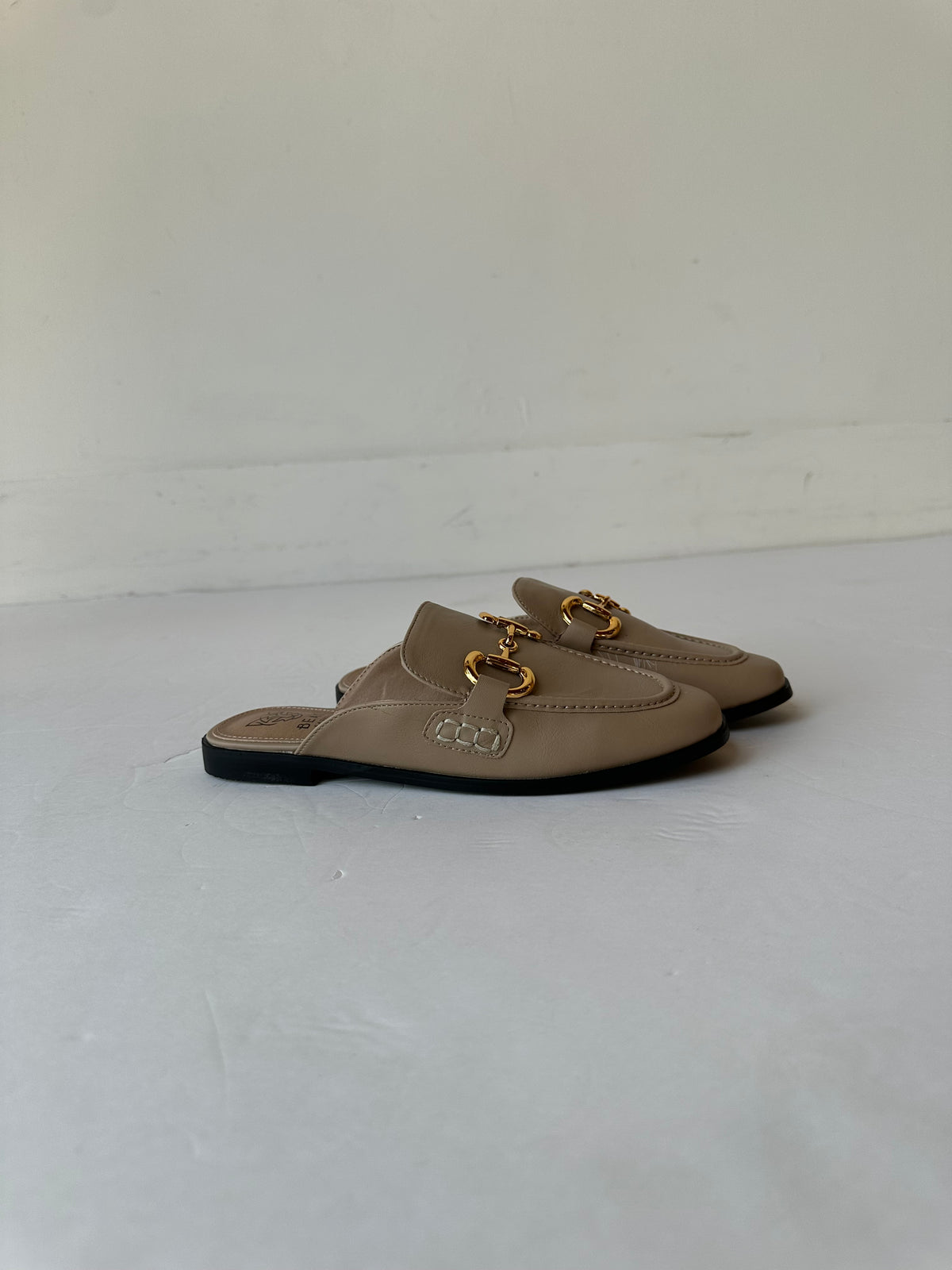 vivian flat mule