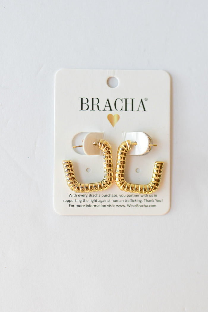 mode, larna hoops