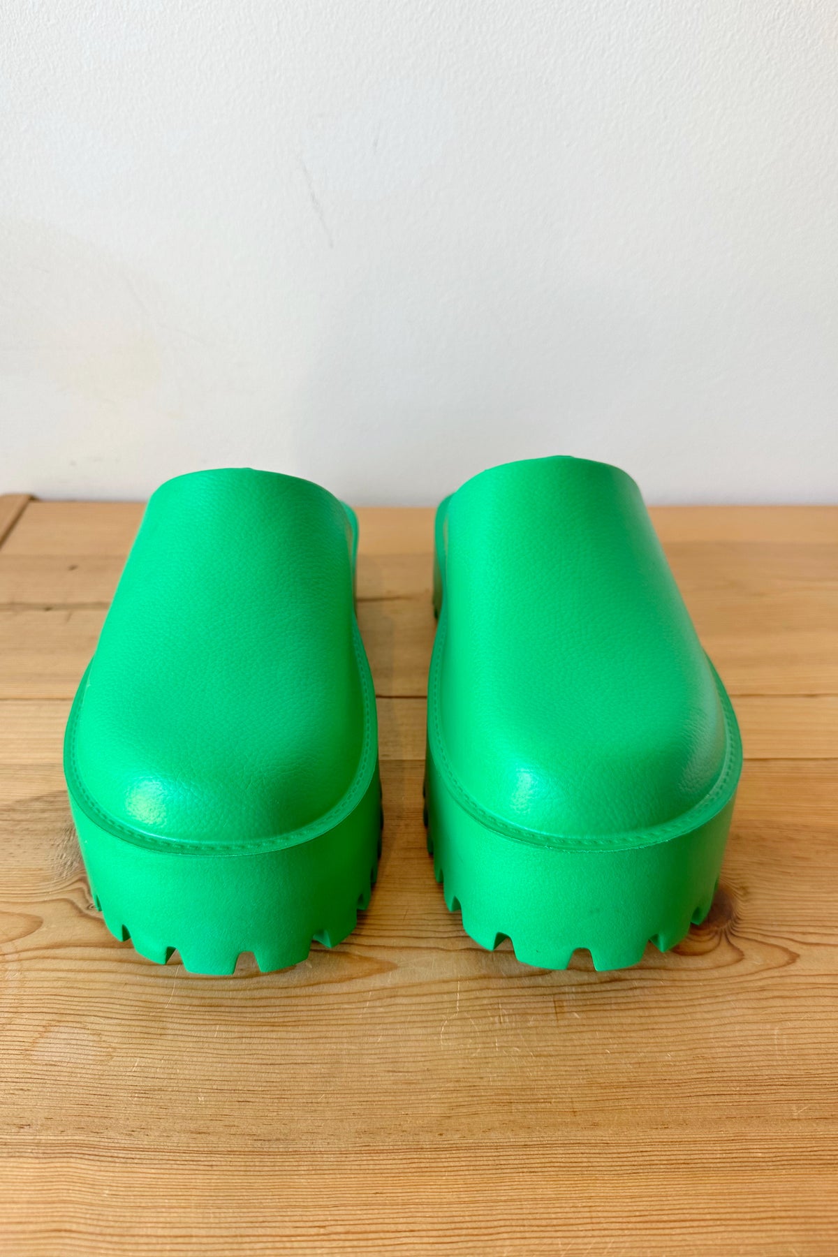 mode, your summer clogs