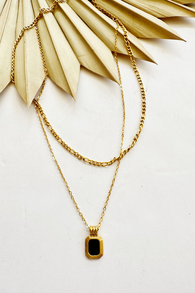 mode, black onyx necklace
