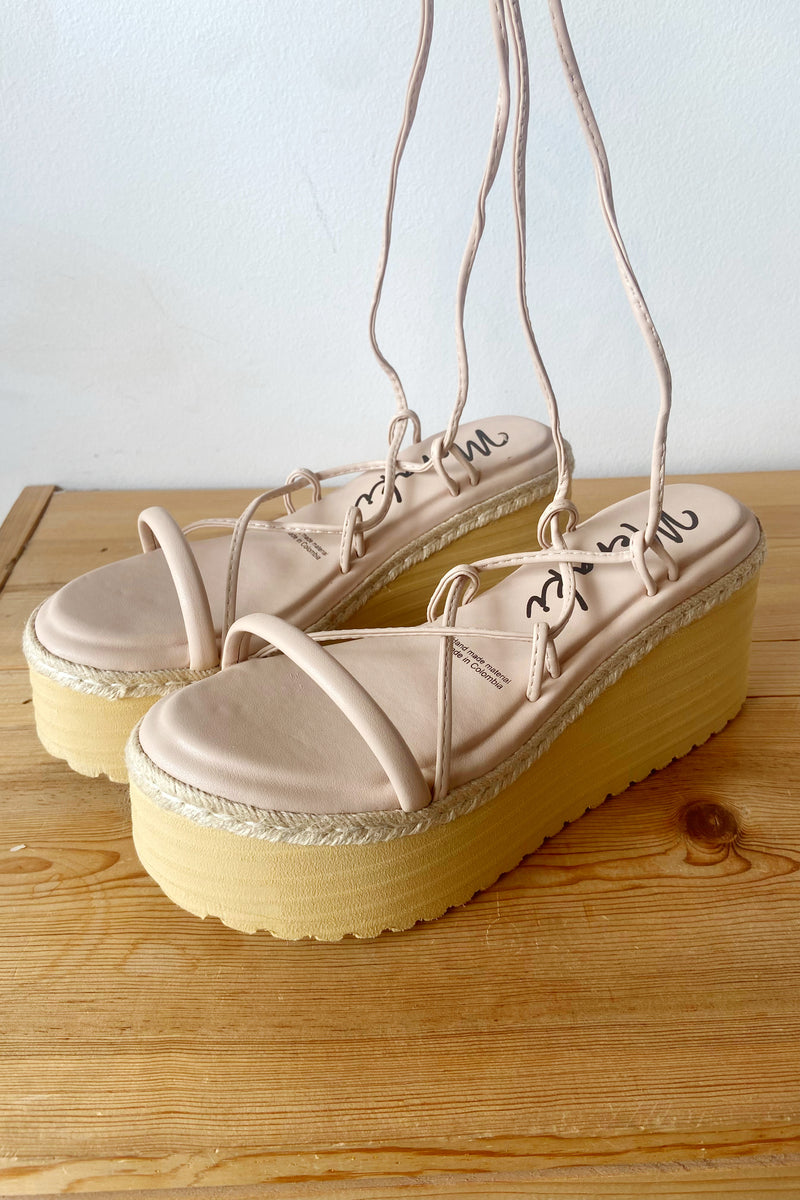 mode, misty platform sandal