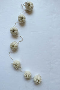 mode, new harvest pumpkin garland, ivory