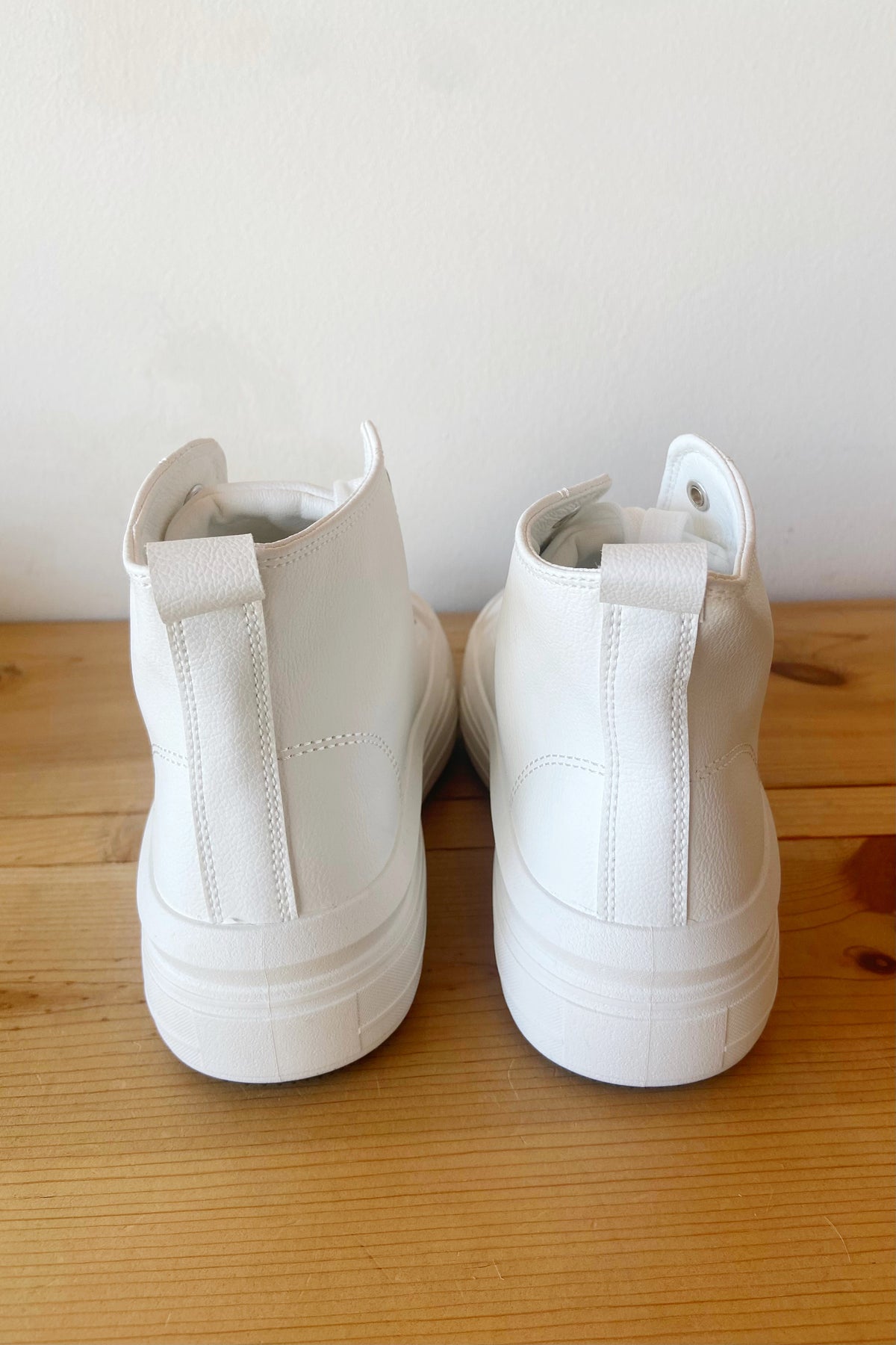 mode, roma  leather sneakers