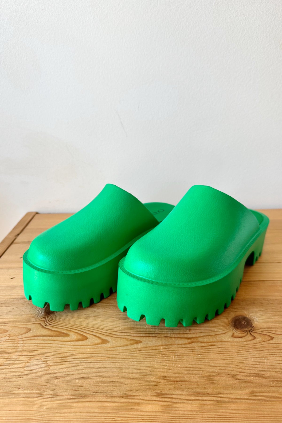 mode, your summer clogs