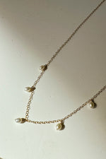 mode, five pearl necklace