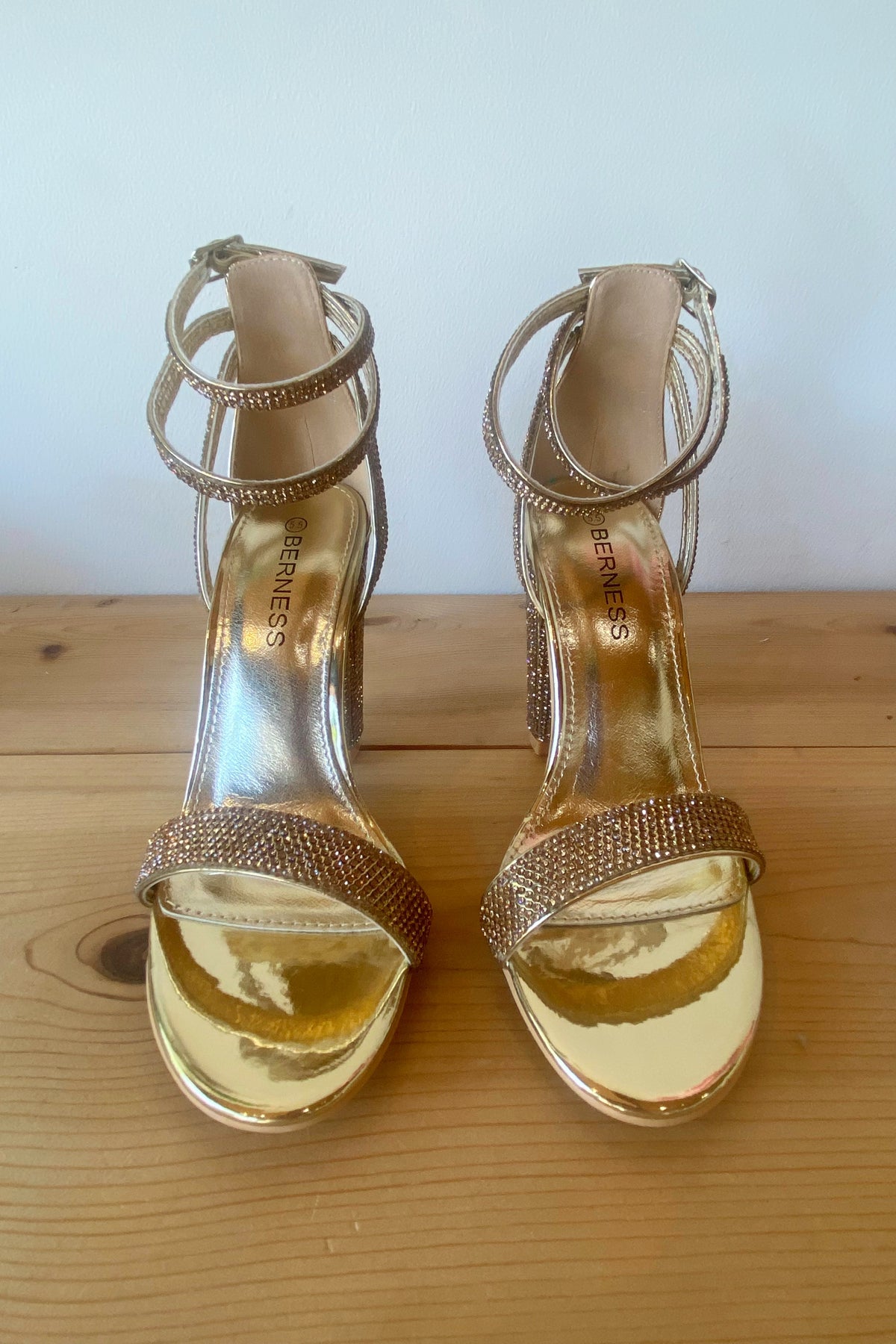 mode, like a diamond heels