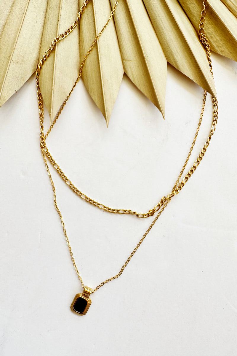 mode, black onyx necklace