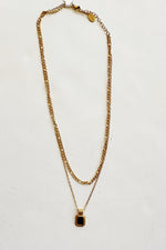 mode, black onyx necklace