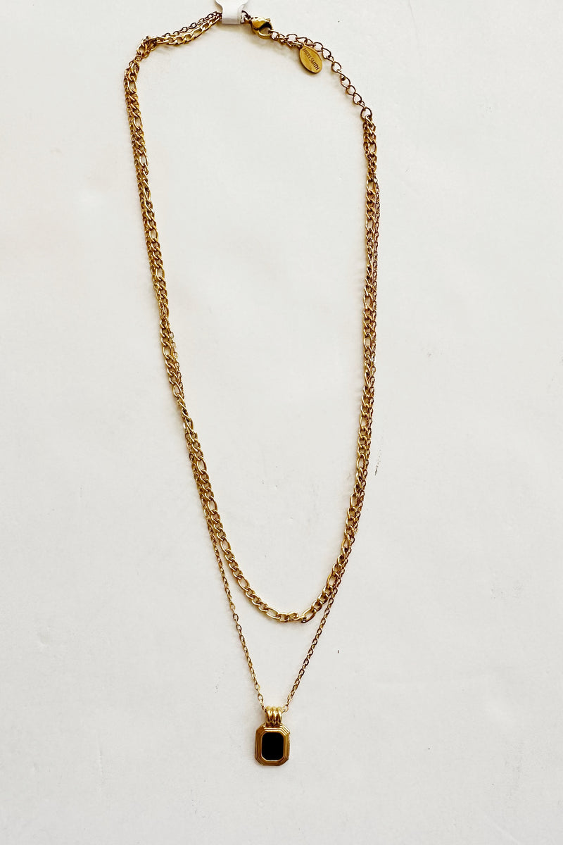 mode, black onyx necklace