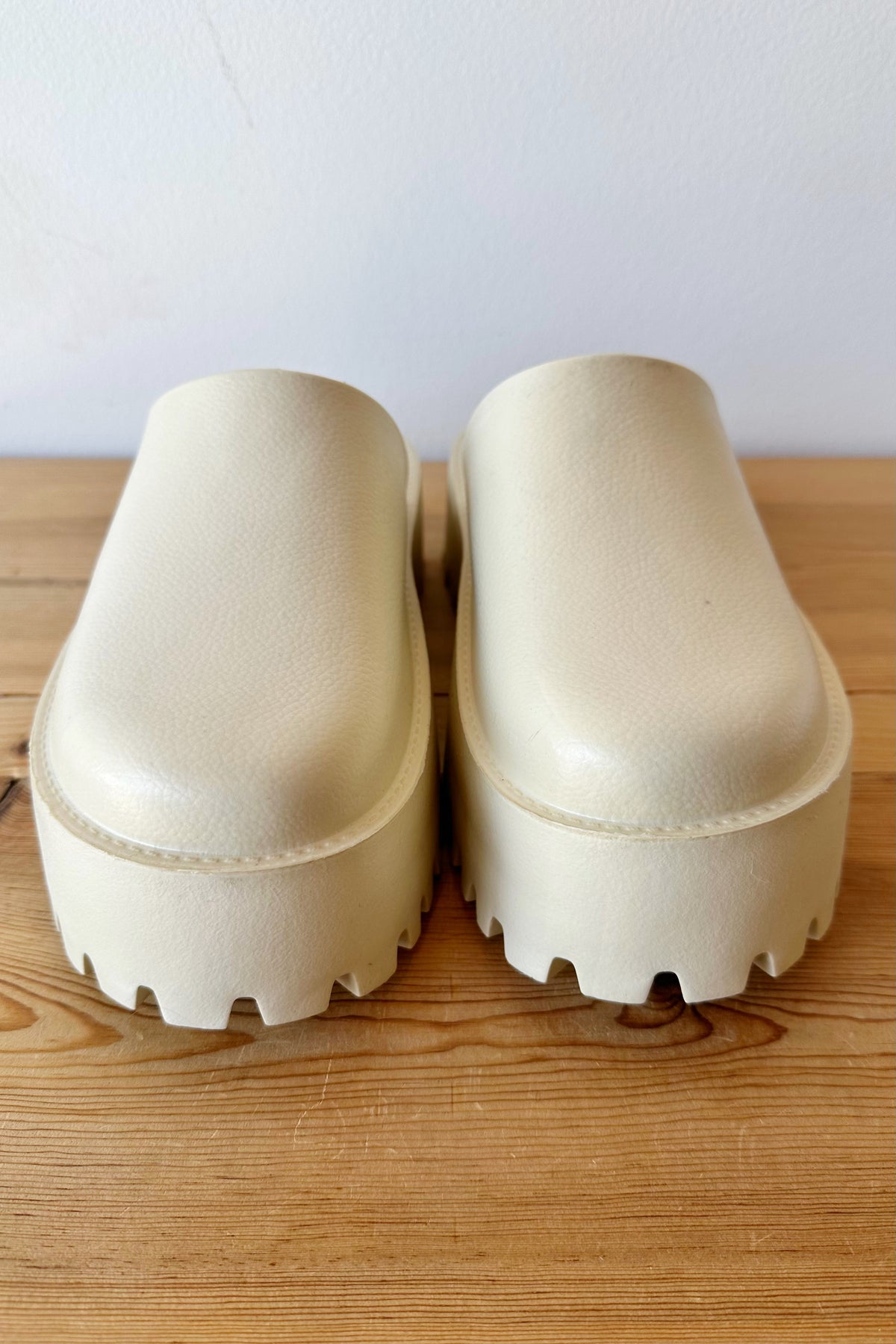 mode, your summer clogs