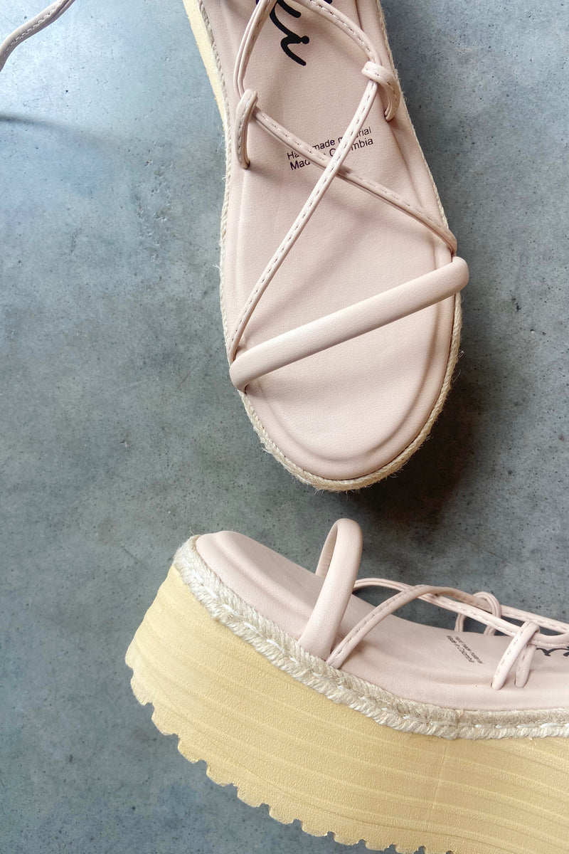mode, misty platform sandal