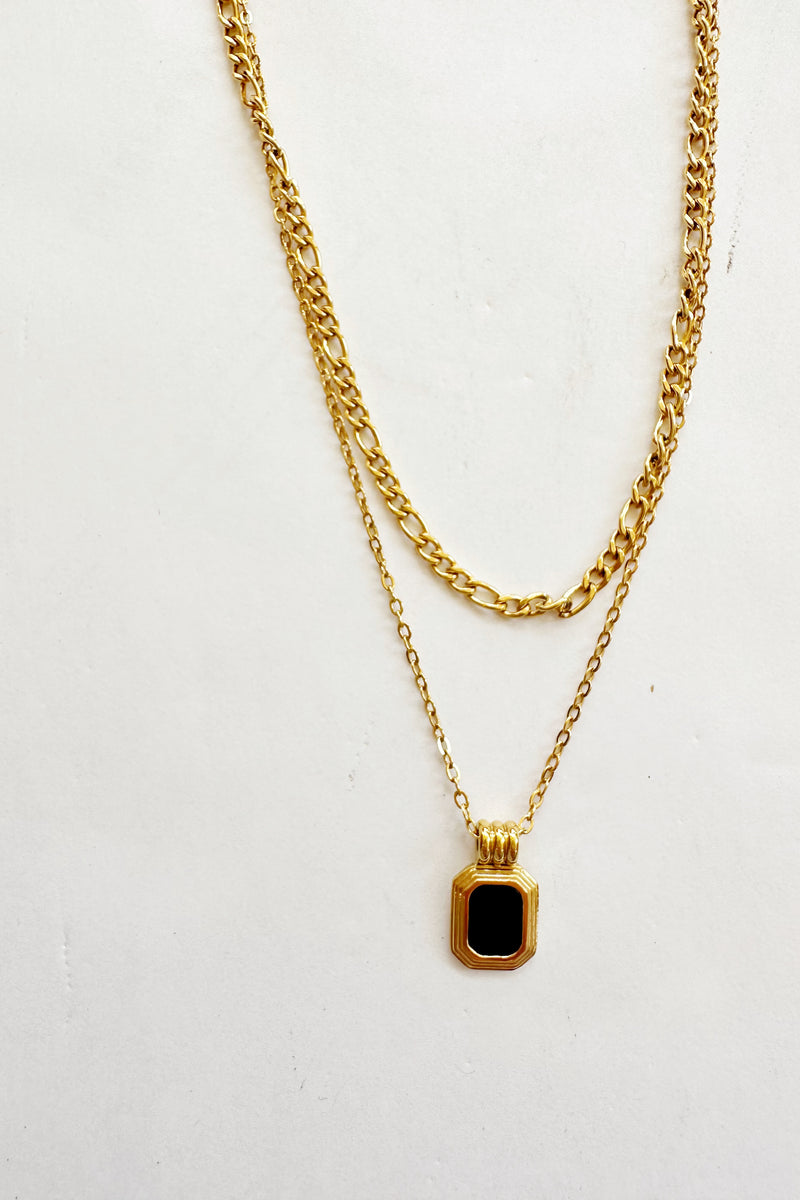mode, black onyx necklace