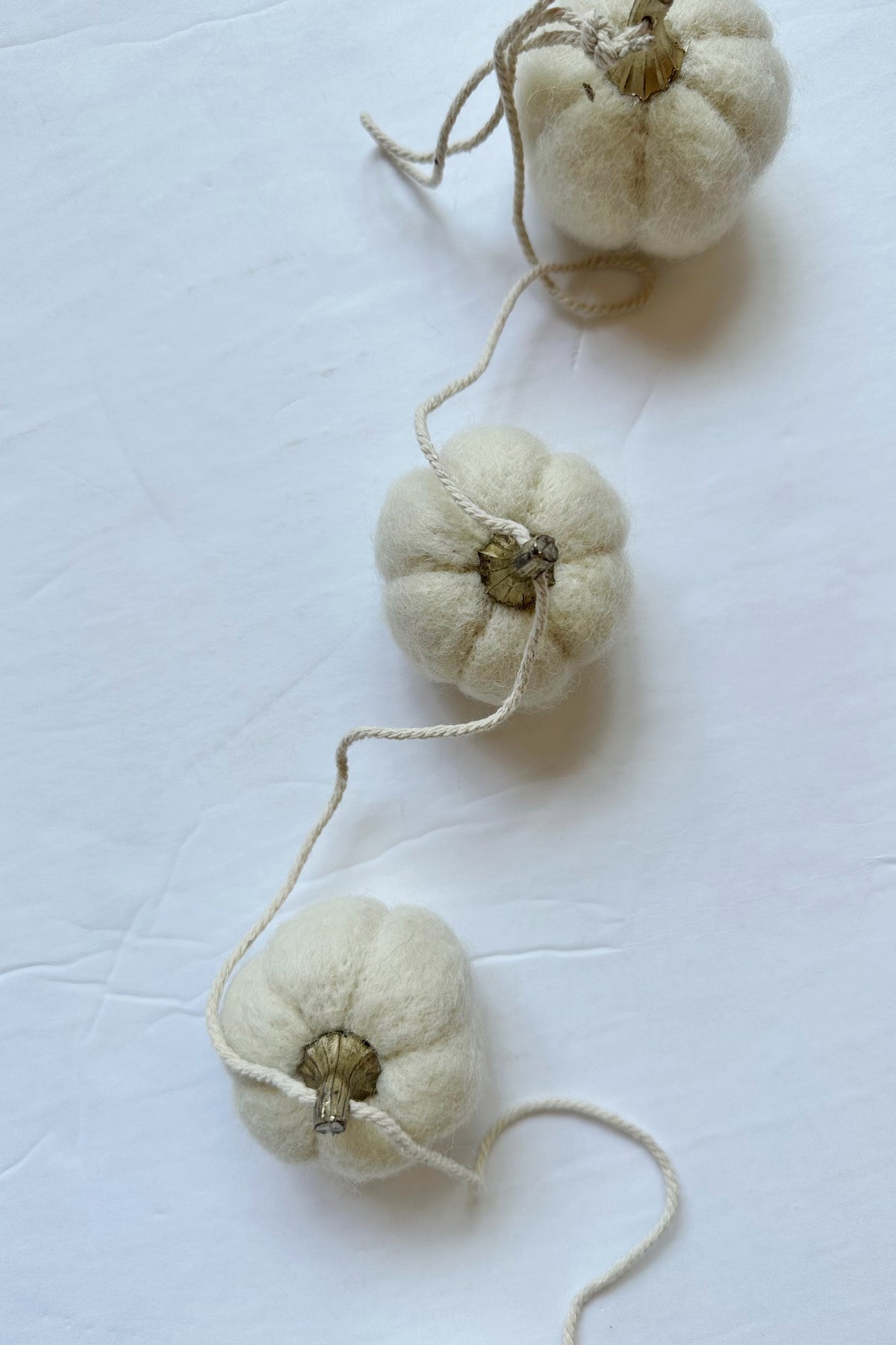 mode, new harvest pumpkin garland, ivory